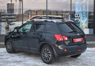 Подержанный автомобиль Nissan Qashqai 2009 года (7 фото)