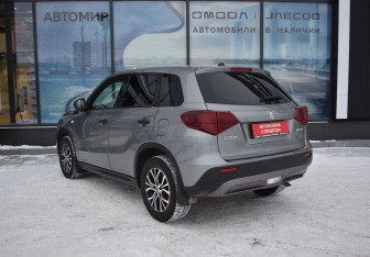 Подержанный автомобиль Suzuki Vitara 2021 года (7 фото)