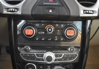 Подержанный автомобиль Renault Koleos 2012 года (16 фото)