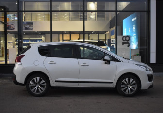 Подержанный автомобиль Peugeot 3008 2014 года (4 фото)