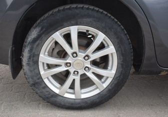 Подержанный автомобиль Toyota Corolla Sedan 2013 года (9 фото)