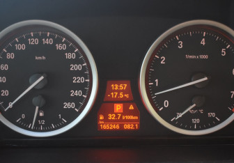 Подержанный автомобиль BMW X6 2013 года (15 фото)