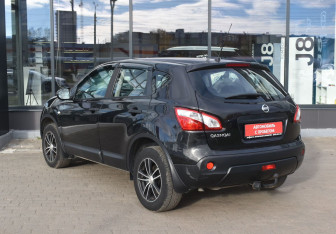 Подержанный автомобиль Nissan Qashqai 2012 года (7 фото)