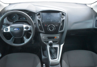 Подержанный автомобиль Ford Focus Sedan 2012 года (12 фото)