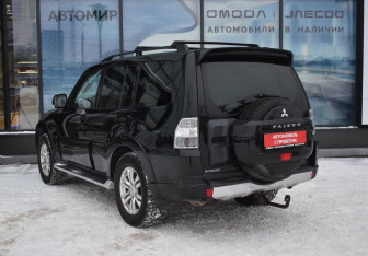 Подержанный автомобиль Mitsubishi Pajero 2013 года (7 фото)
