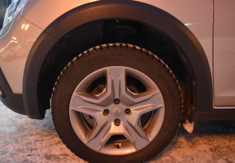 Подержанный автомобиль Renault Sandero 2019 года (9 фото)