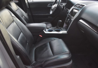 Подержанный автомобиль Ford Explorer 2013 года (10 фото)