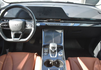 Подержанный автомобиль Omoda C5 2023 года (12 фото)