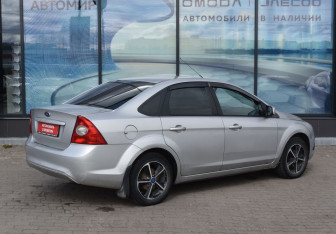 Подержанный автомобиль Ford Focus Sedan 2010 года (5 фото)