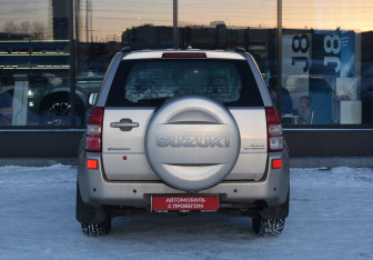 Подержанный автомобиль Suzuki Grand Vitara 2008 года (6 фото)