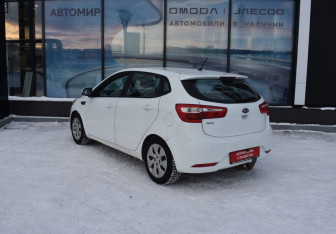 Подержанный автомобиль Kia Rio Hatchback 2012 года (7 фото)