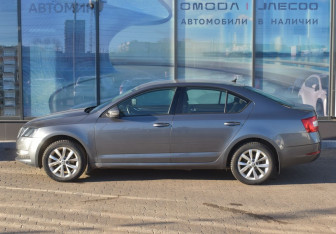 Подержанный автомобиль Skoda Octavia Liftback 2018 года (8 фото)