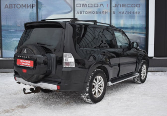 Подержанный автомобиль Mitsubishi Pajero 2013 года (5 фото)