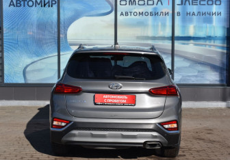 Подержанный автомобиль Hyundai Santa Fe 2019 года (6 фото)