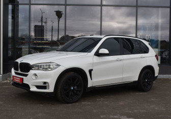 Подержанный автомобиль BMW X5 2014 года (2 фото)