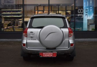 Подержанный автомобиль Toyota RAV4 2006 года (6 фото)