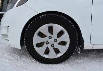 Подержанный автомобиль Kia Rio Hatchback 2012 года (9 фото)