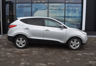 Подержанный автомобиль Hyundai ix35 2012 года (4 фото)
