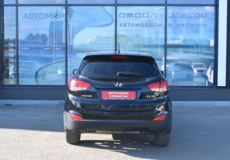 Подержанный автомобиль Hyundai ix35 2013 года (6 фото)