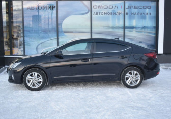 Подержанный автомобиль Hyundai Elantra Sedan 2019 года (8 фото)