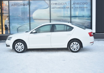 Подержанный автомобиль Skoda Octavia Liftback 2019 года (8 фото)