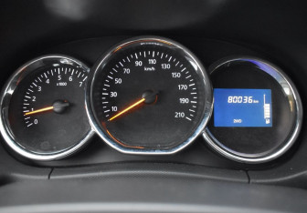 Подержанный автомобиль Renault Duster 2015 года (13 фото)