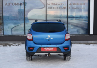 Подержанный автомобиль Renault Sandero 2018 года (6 фото)