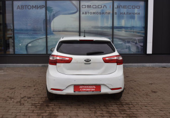 Подержанный автомобиль Kia Rio Hatchback 2014 года (6 фото)