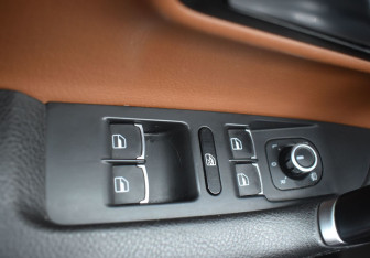 Подержанный автомобиль Volkswagen Passat CC 2011 года (14 фото)