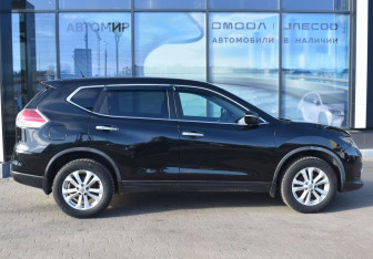 Подержанный автомобиль Nissan X-Trail 2016 года (4 фото)
