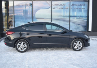 Подержанный автомобиль Hyundai Elantra Sedan 2019 года (4 фото)