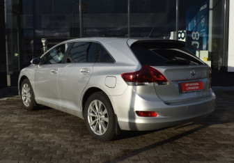Подержанный автомобиль Toyota Venza 2013 года (7 фото)