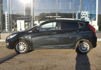 Подержанный автомобиль Hyundai Solaris Hatchback 2015 года (8 фото)