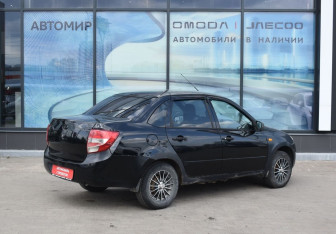 Подержанный автомобиль LADA (ВАЗ) Granta Sedan 2012 года (5 фото)