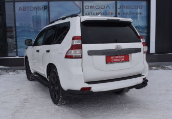 Подержанный автомобиль Toyota Land Cruiser Prado 2017 года (7 фото)