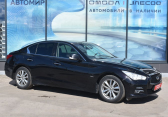 Подержанный автомобиль Infiniti Q50 2015 года (3 фото)