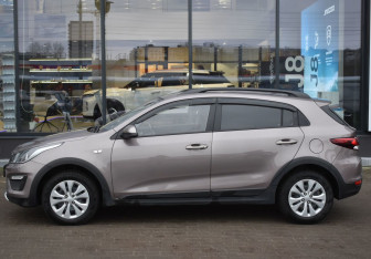 Подержанный автомобиль Kia Rio Hatchback 2020 года (8 фото)