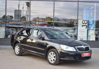 Подержанный автомобиль Skoda Octavia Liftback 2013 года (3 фото)