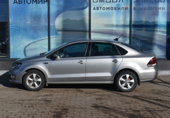 Подержанный автомобиль Volkswagen Polo Sedan 2019 года (8 фото)