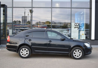Подержанный автомобиль Skoda Octavia Liftback 2013 года (4 фото)
