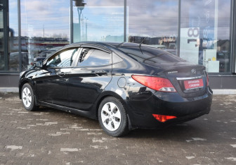 Подержанный автомобиль Hyundai Solaris Sedan 2015 года (7 фото)