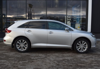 Подержанный автомобиль Toyota Venza 2013 года (4 фото)