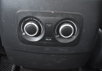 Подержанный автомобиль Mitsubishi Pajero 2013 года (12 фото)