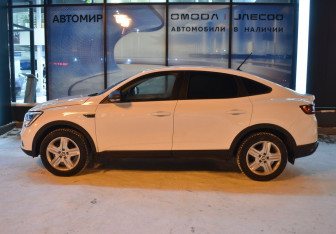 Подержанный автомобиль Renault Arkana 2019 года (8 фото)