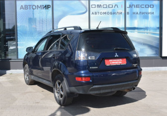 Подержанный автомобиль Mitsubishi Outlander 2011 года (7 фото)