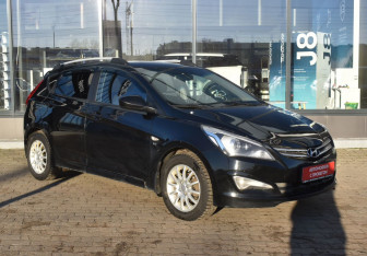 Подержанный автомобиль Hyundai Solaris Hatchback 2015 года (3 фото)