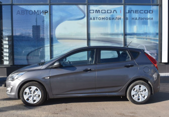 Подержанный автомобиль Hyundai Solaris Hatchback 2015 года (8 фото)