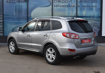 Подержанный автомобиль Hyundai Santa Fe 2011 года (7 фото)