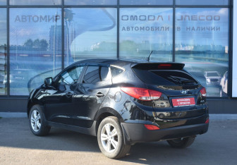 Подержанный автомобиль Hyundai ix35 2013 года (7 фото)