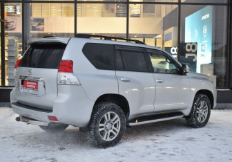 Подержанный автомобиль Toyota Land Cruiser Prado 2010 года (5 фото)